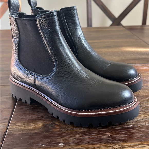 NWT Caslon Miller water resistant lug Chelsea boot size 6.5 Black. - Picture 5 of 5